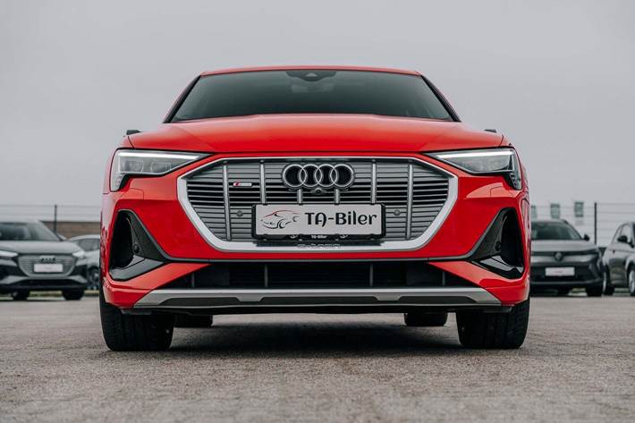 Rød Audi e-tron fra 2021