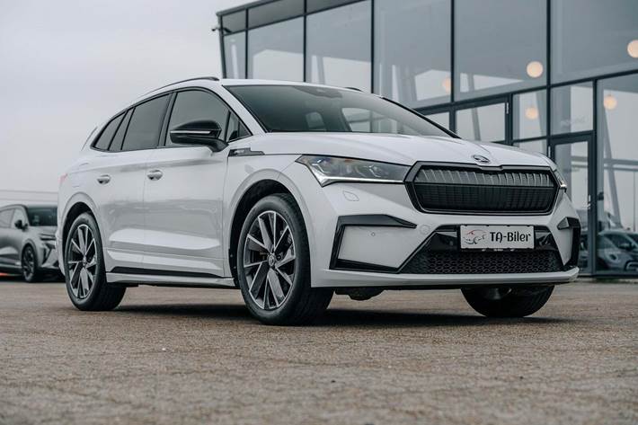 Hvid Skoda Enyaq fra 2022 set udefra