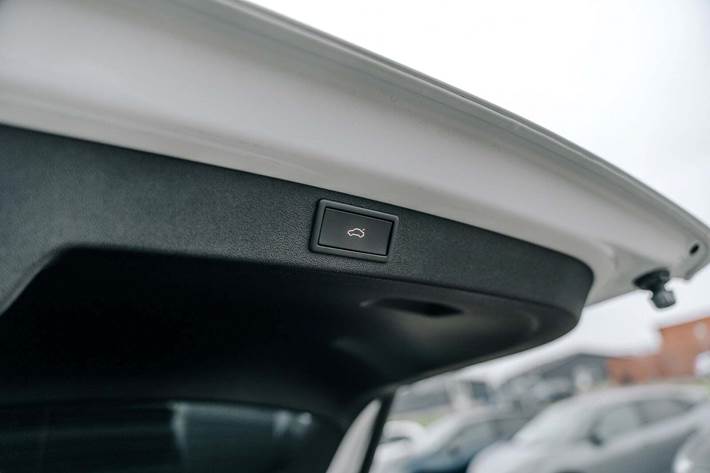 Hvid Skoda Enyaq fra 2022