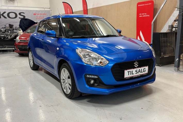 Blå Suzuki Swift fra 2017 set udefra