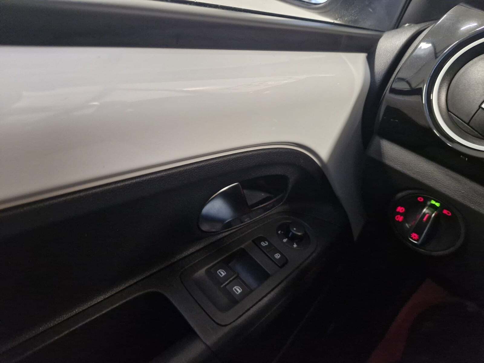 Hvid VW UP! fra 2016