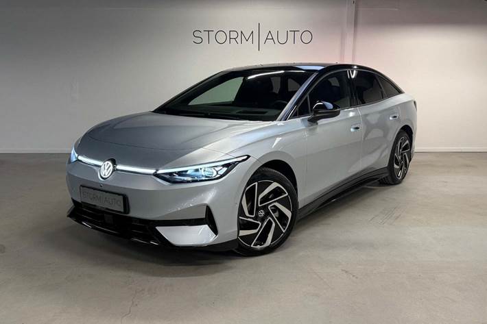 Sølv VW ID.7 fra 2025 set udefra