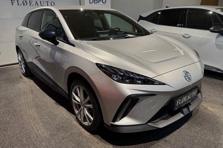 Sølv MG 4 fra 2024 set udefra