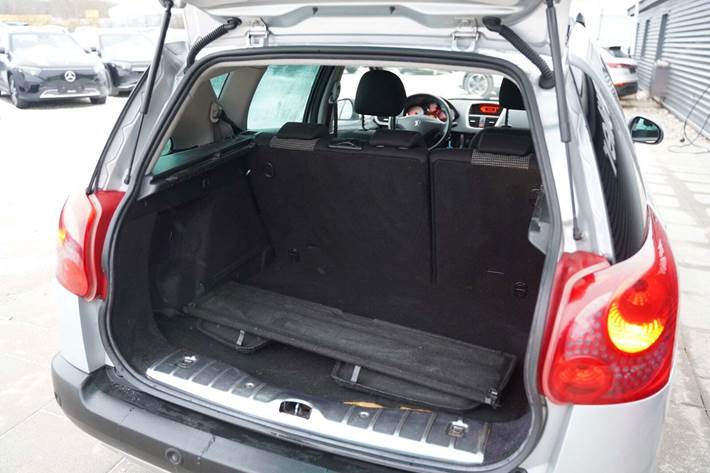 Sølv Peugeot 207 fra 2011