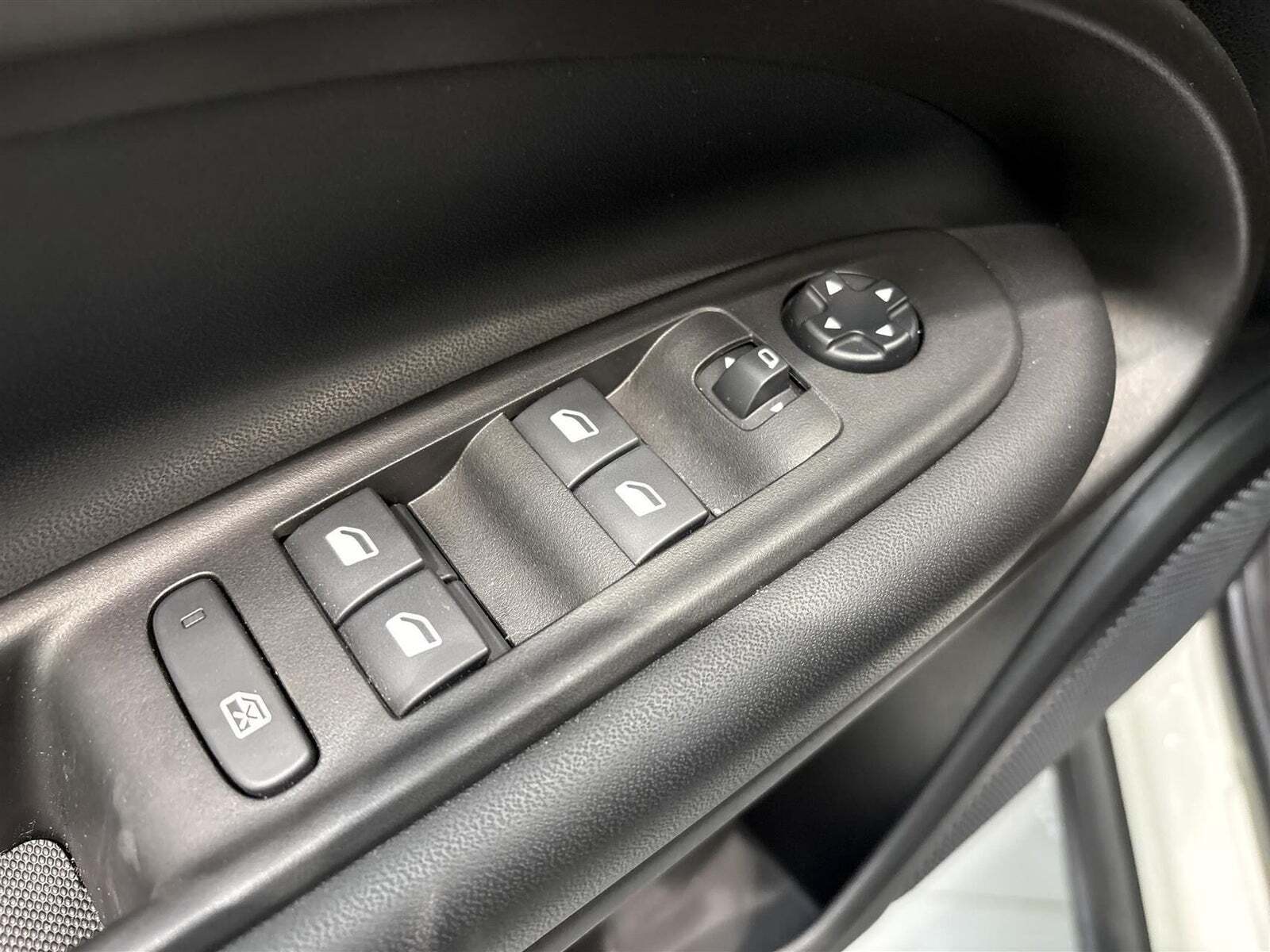 Hvid Jeep Avenger fra 2025