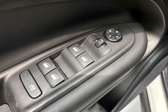 Hvid Jeep Avenger fra 2025