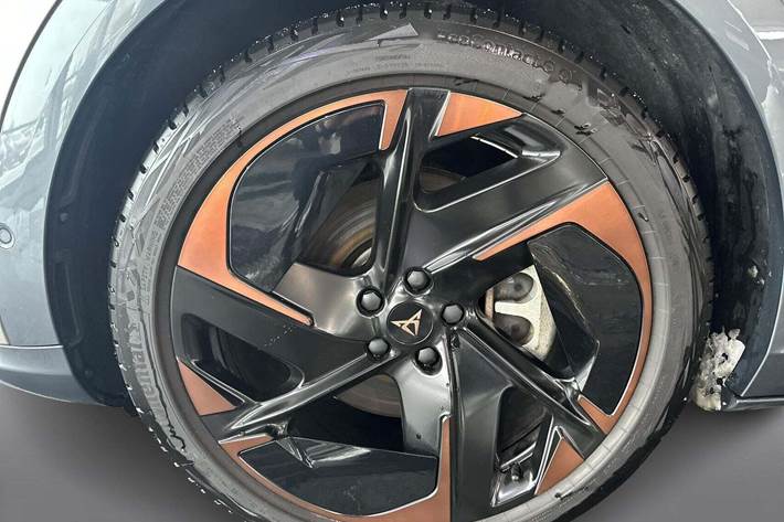 Beige Cupra Tavascan fra 2024