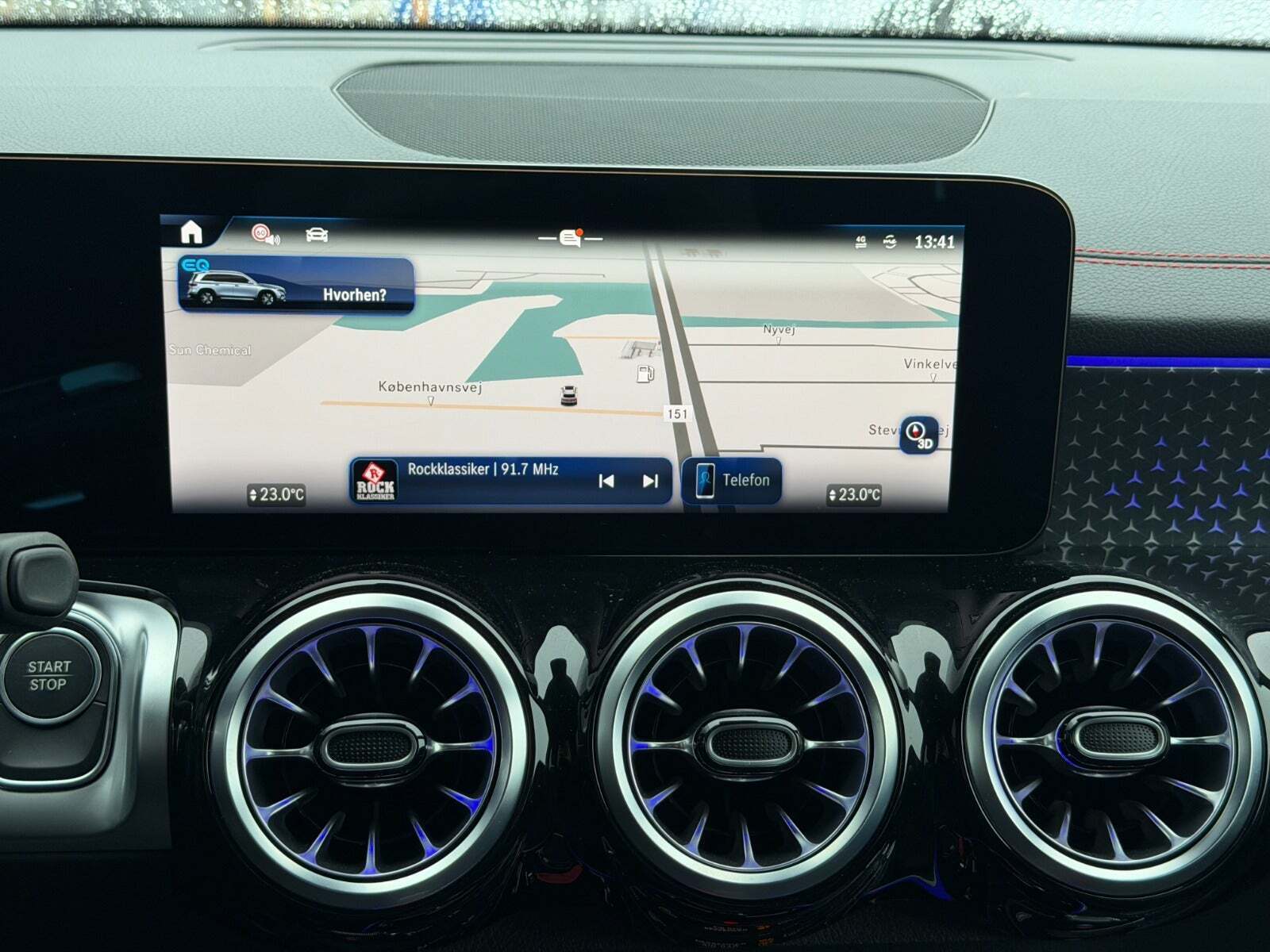 Hvid Mercedes EQB250+ fra 2024