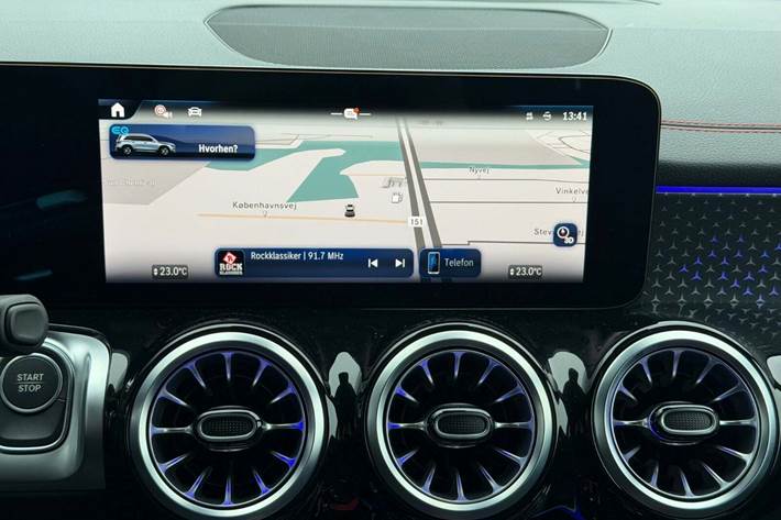 Hvid Mercedes EQB250+ fra 2024