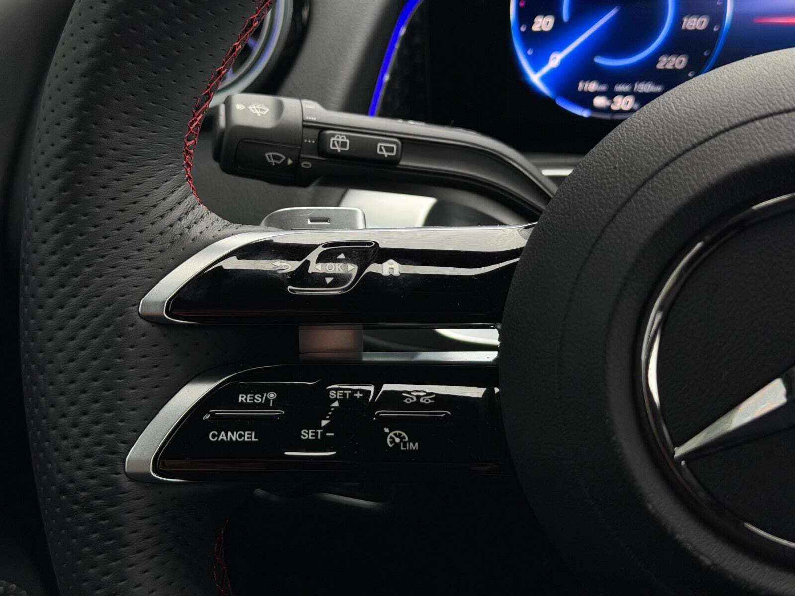 Hvid Mercedes EQB250+ fra 2024