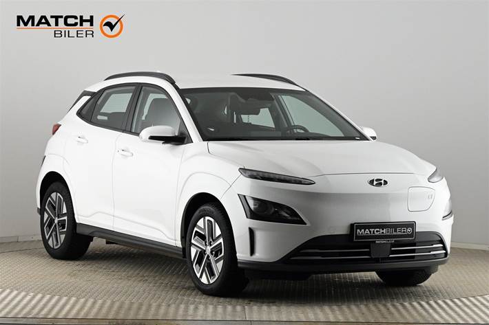 Hvid Hyundai Kona fra 2022 set udefra
