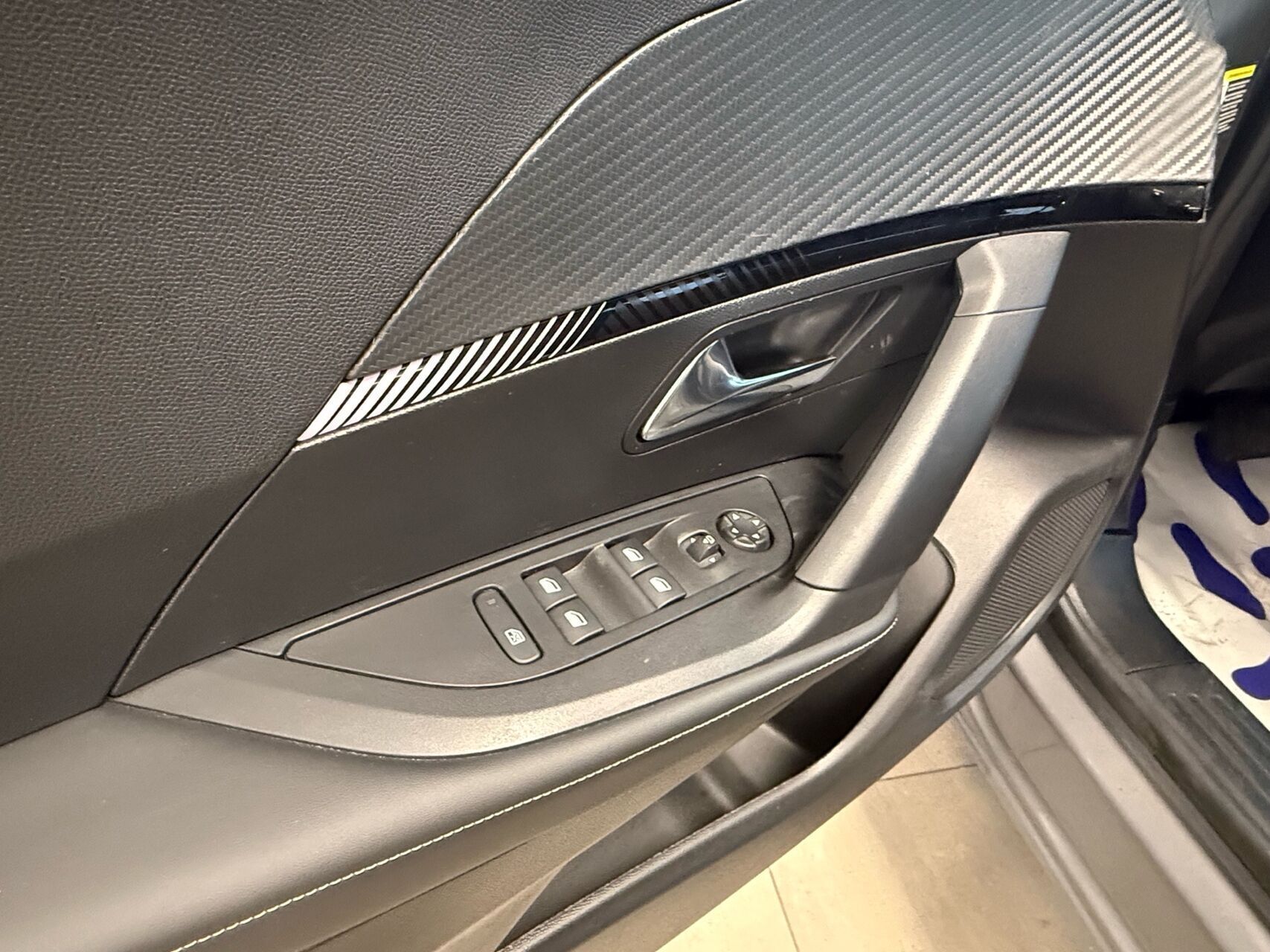 Peugeot e-2008 EL Allure 156HK 5d Aut.