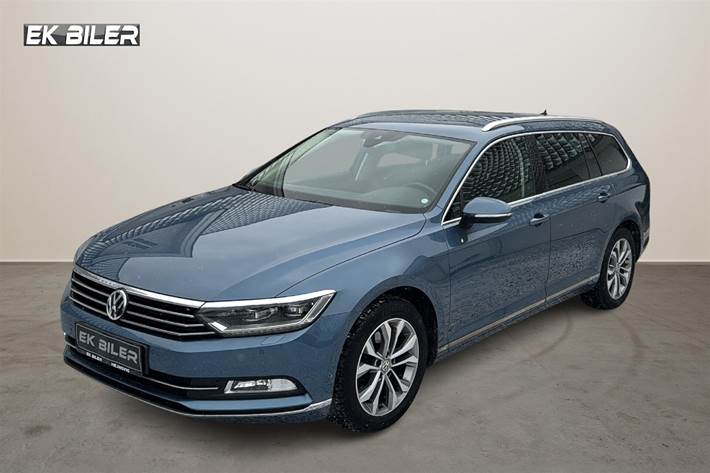 Blå VW Passat fra 2018 set udefra