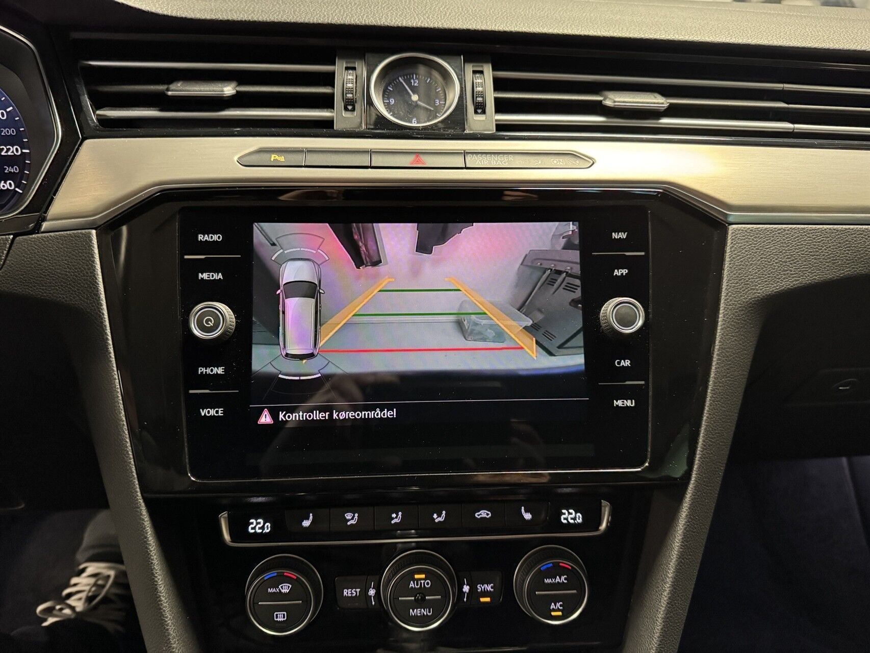 Blå VW Passat fra 2018