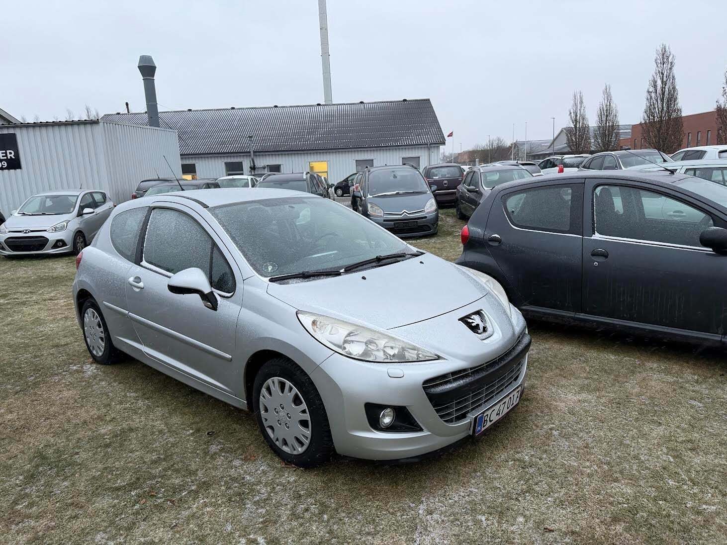 Sølv Peugeot 207 fra 2012