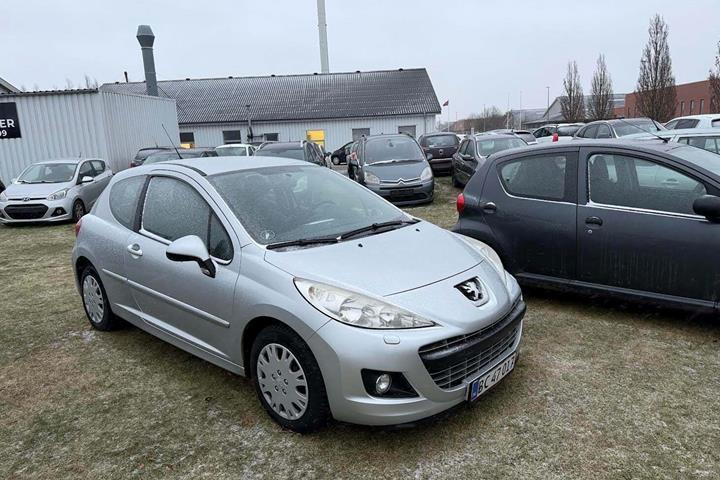 Sølv Peugeot 207 fra 2012