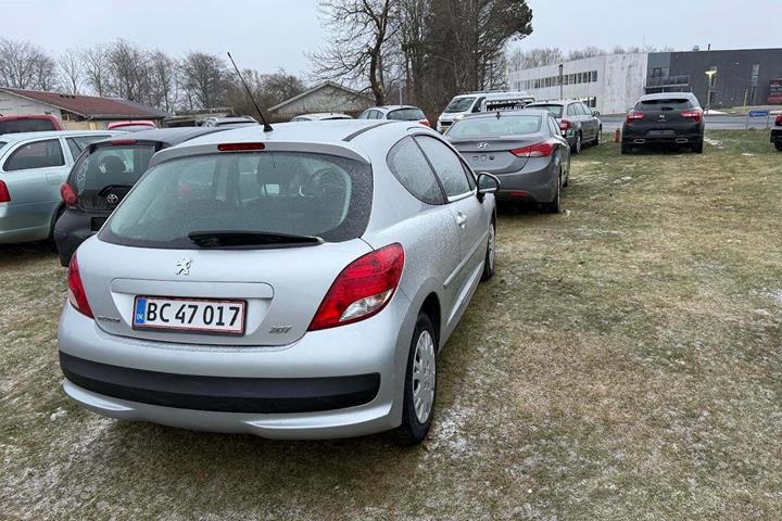 Sølv Peugeot 207 fra 2012