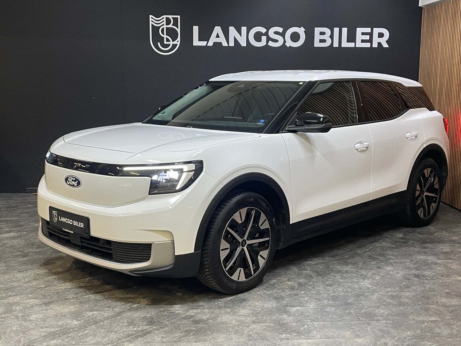 Ford Explorer 79 Select Extended Range