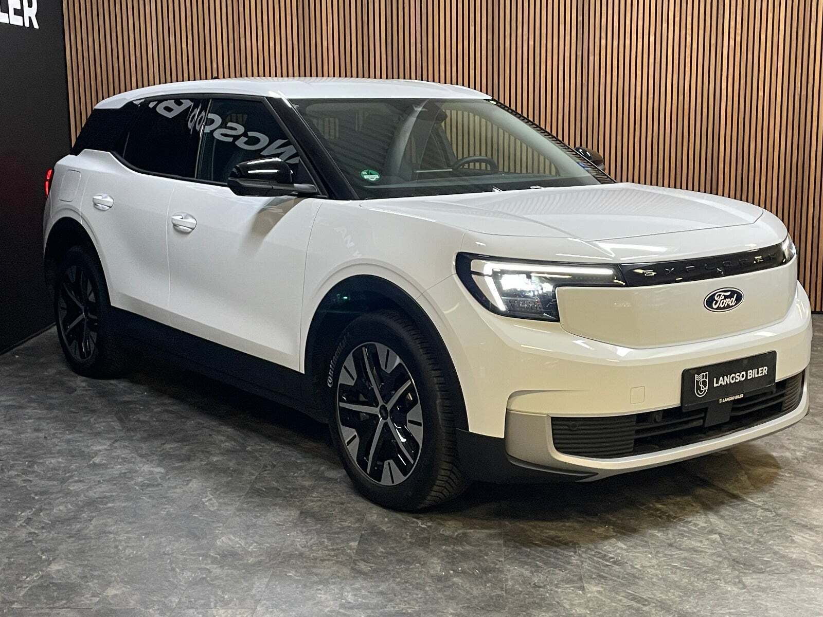 Ford Explorer 79 Select Extended Range