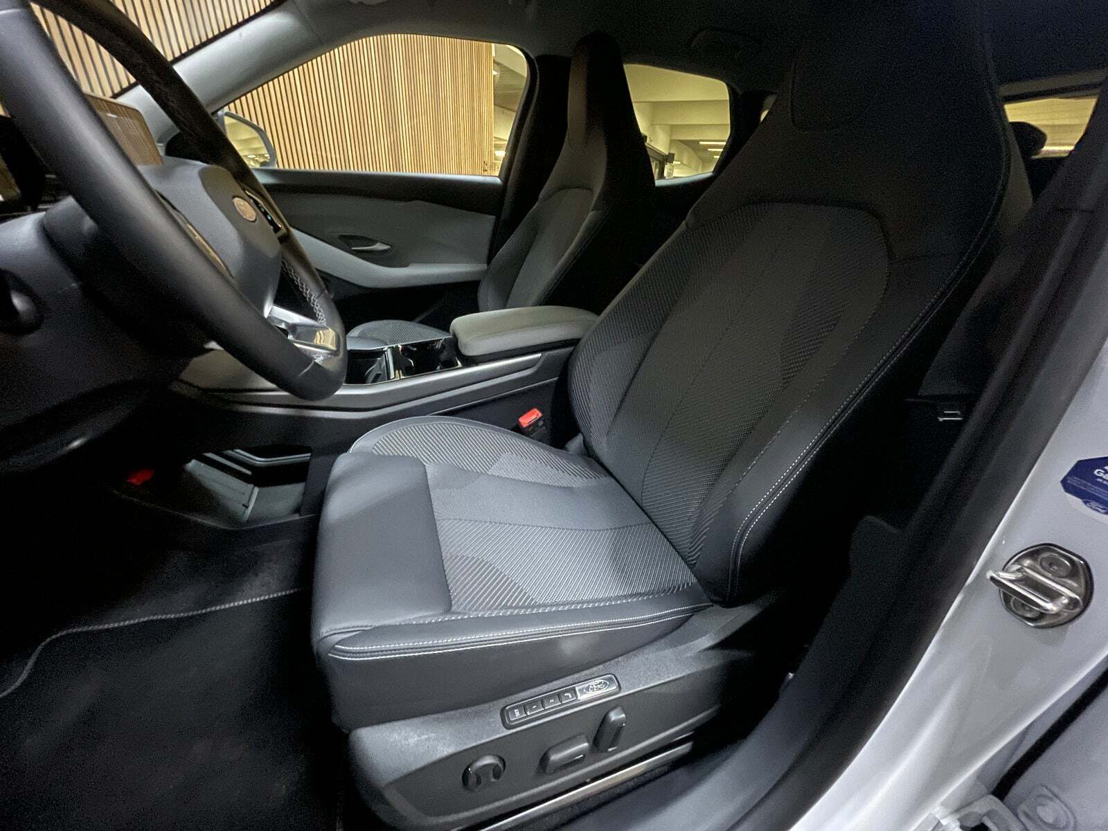 Ford Explorer 79 Select Extended Range