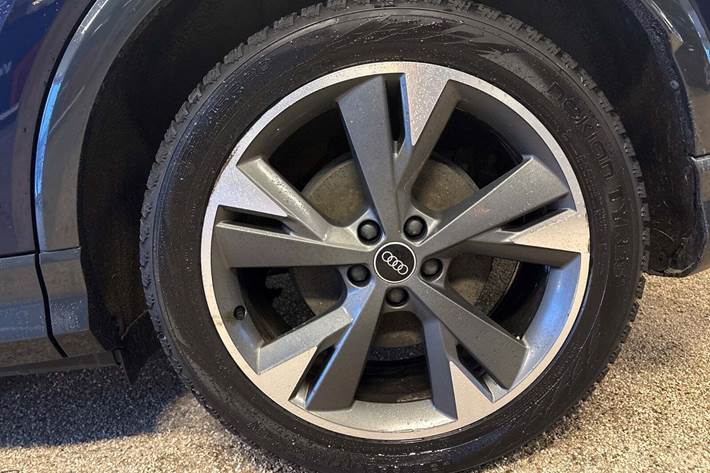 Blå Audi Q4 e-tron fra 2022