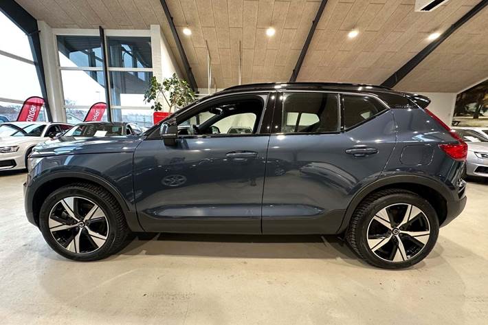 Blå Volvo XC40 fra 2022
