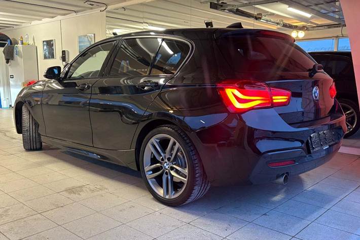 Sort BMW 118i fra 2019