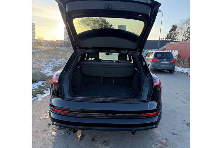 Sort Audi e-tron fra 2021