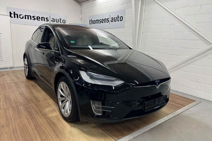 Sort Tesla Model X fra 2020 set udefra