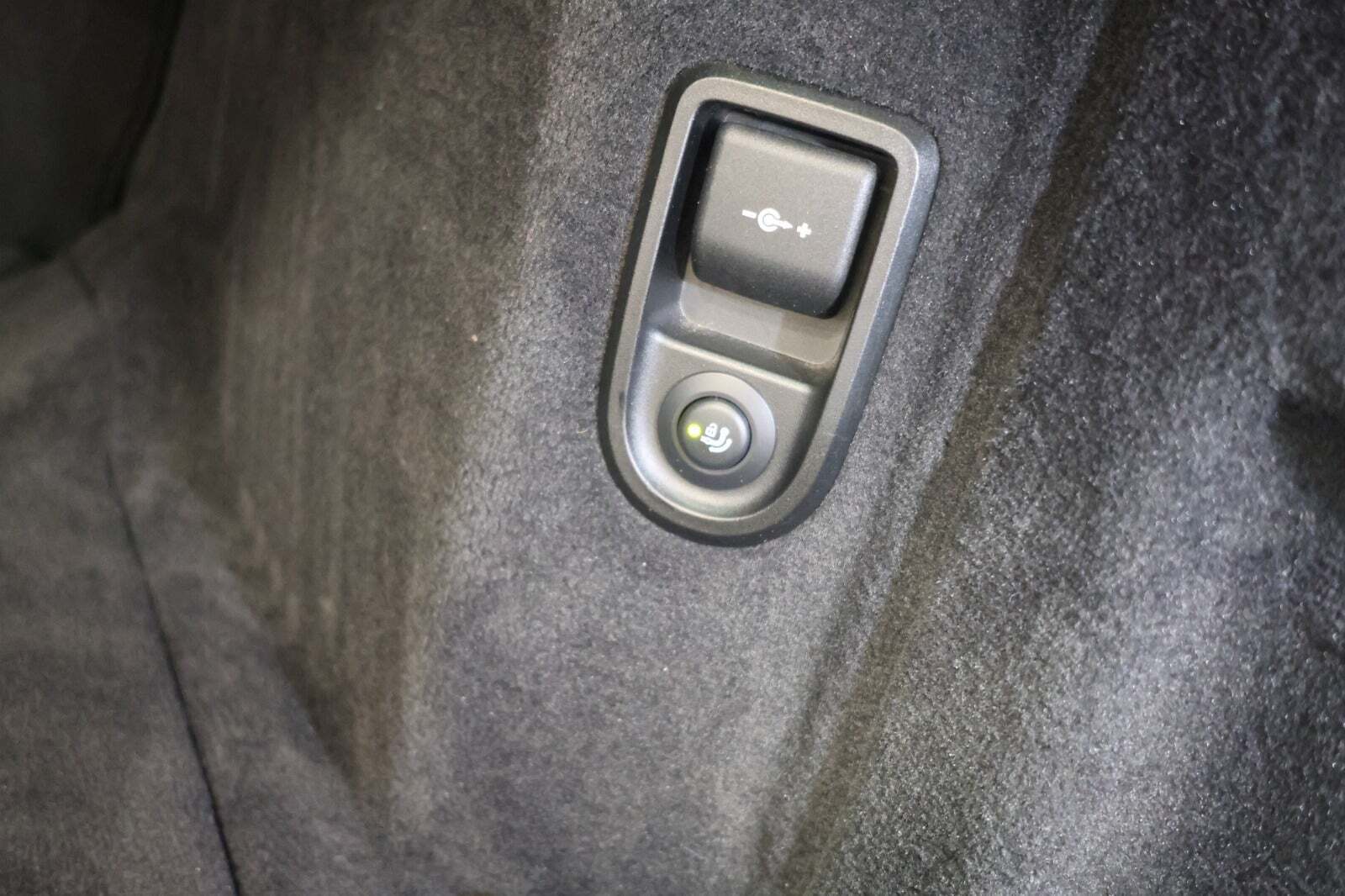 Grå BMW 530e fra 2022