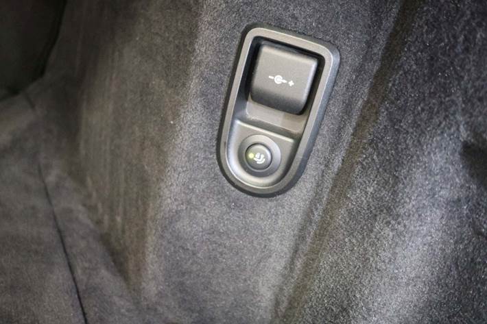 Grå BMW 530e fra 2022