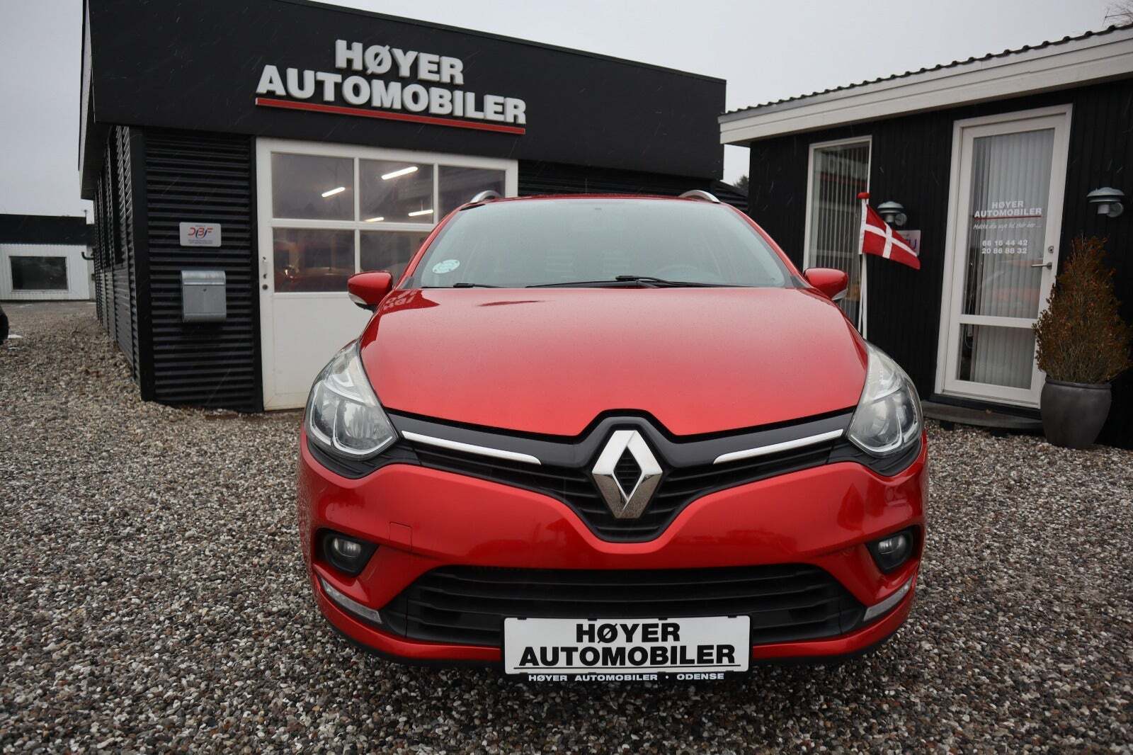 Rød Renault Clio IV fra 2017