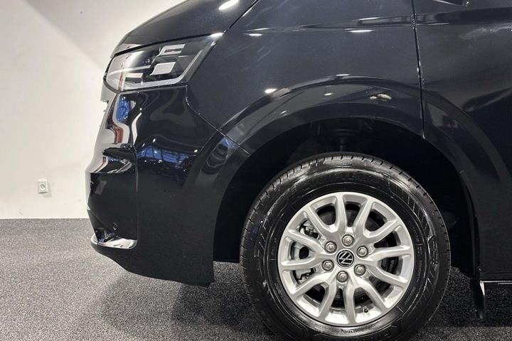 Sort VW e-Caravelle fra 2026