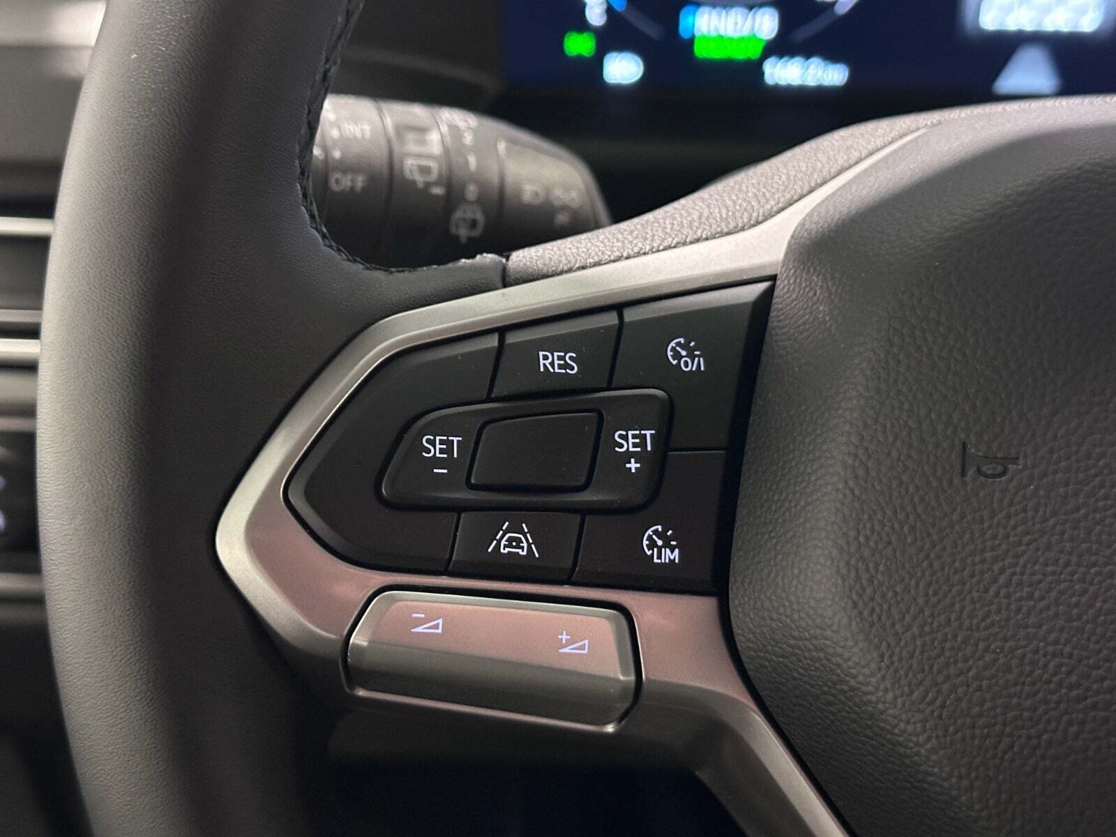 Sort VW e-Caravelle fra 2026