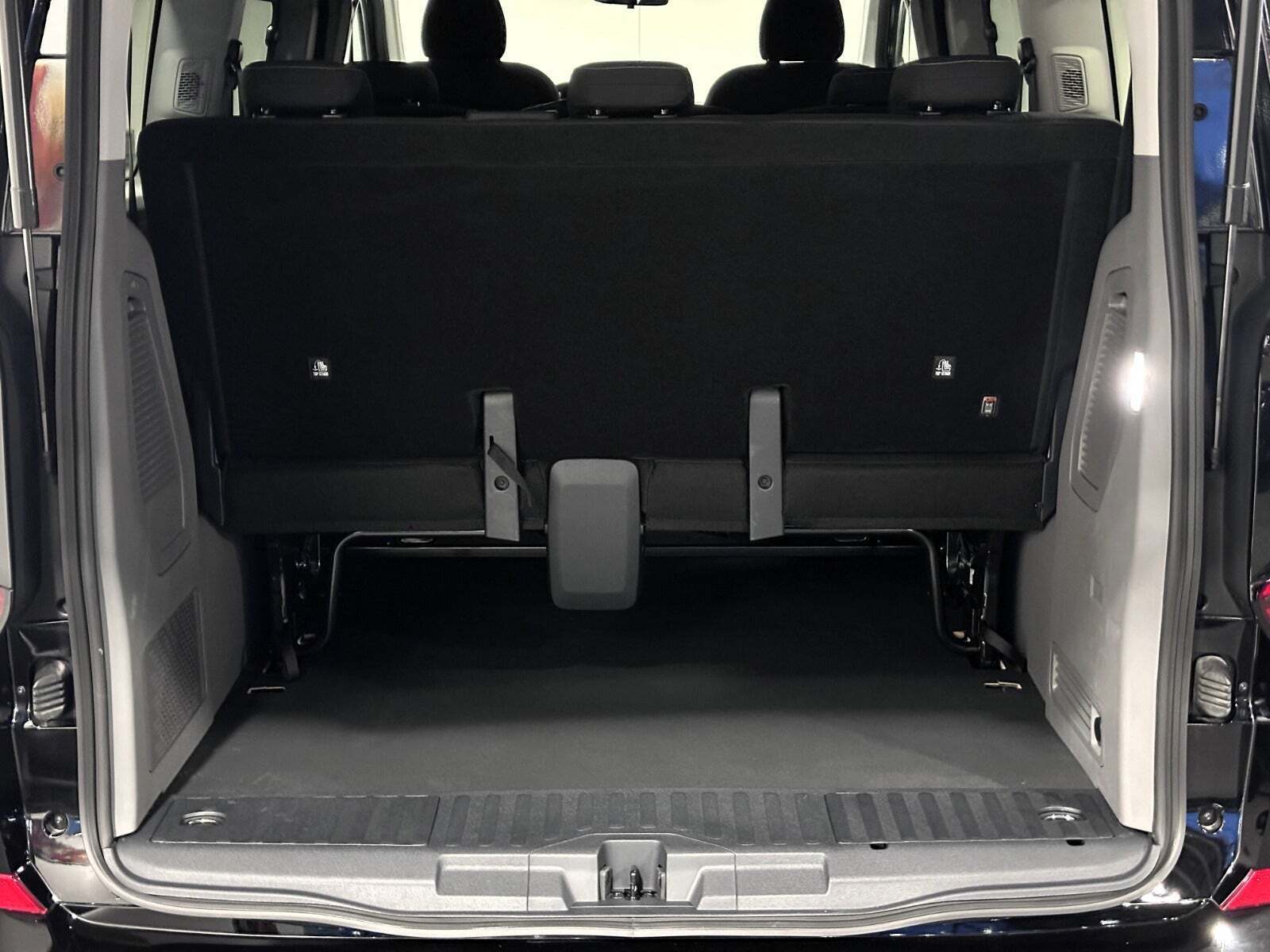 Sort VW e-Caravelle fra 2026