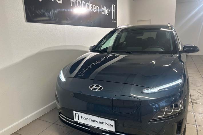 Blå Hyundai Kona fra 2022