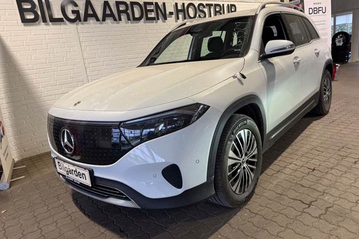 Hvid Mercedes EQB300 fra 2024 set udefra