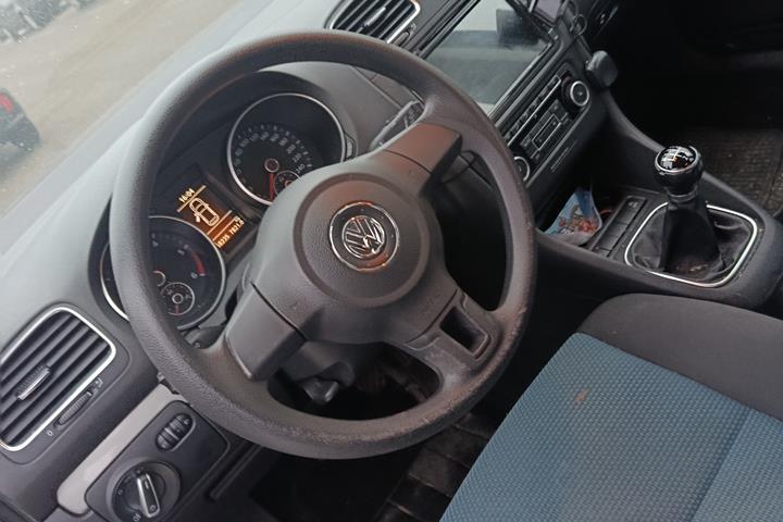 Blå VW Golf fra 2011