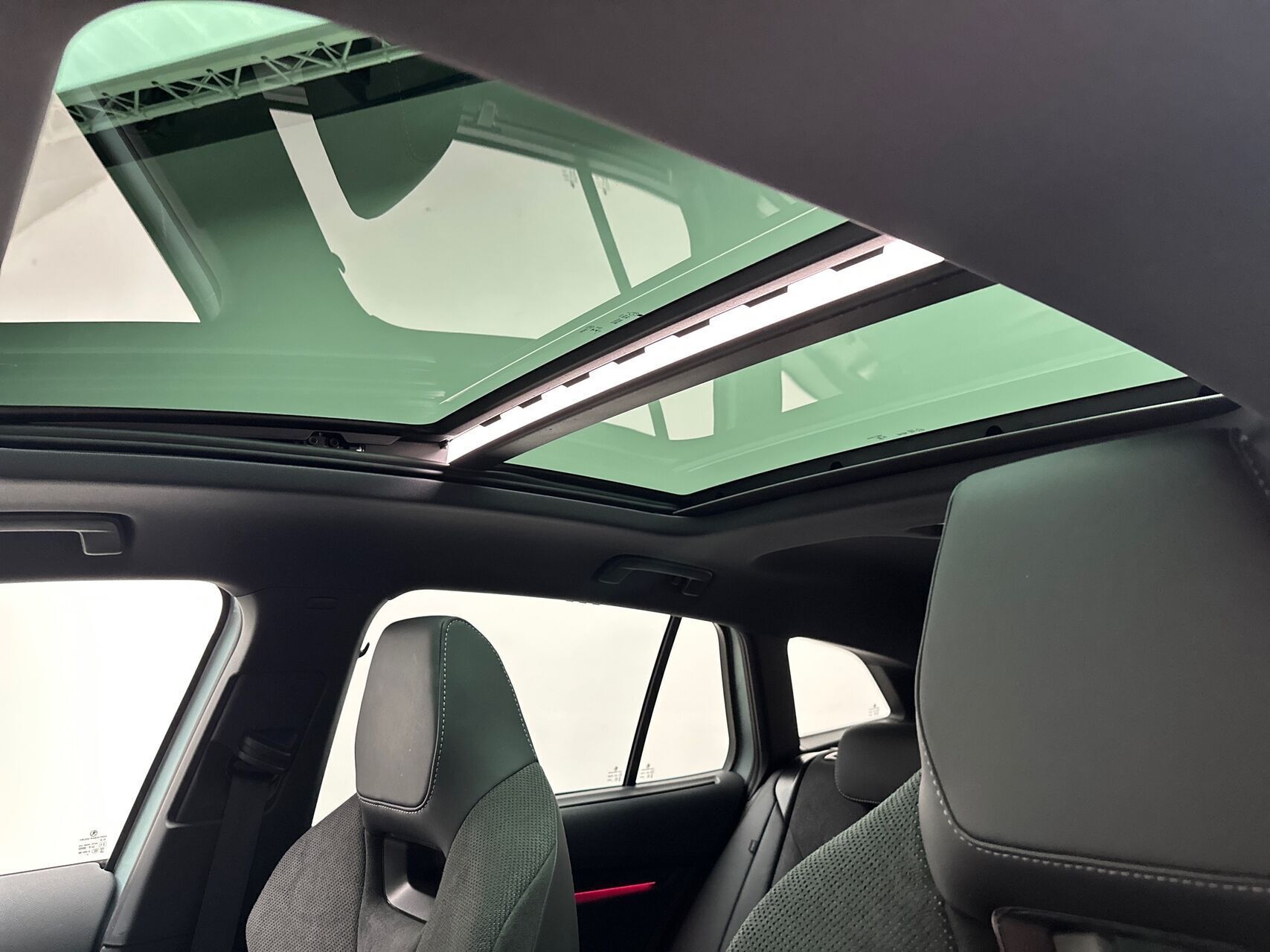 Grå Skoda Enyaq fra 2025