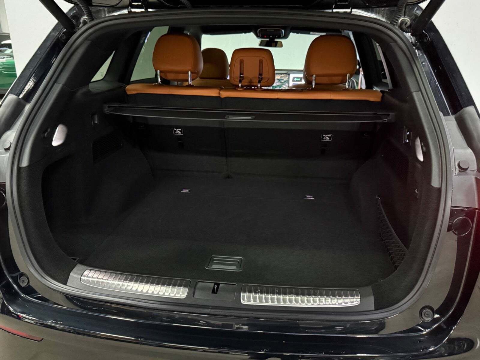 Sort Xpeng G9 fra 2024