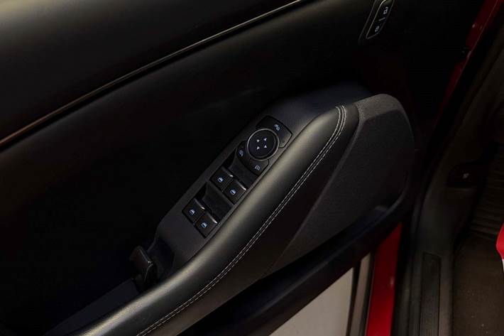 Rød Ford Mustang Mach-E fra 2021