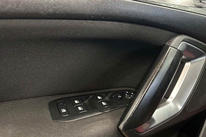 Sort Peugeot 308 fra 2016