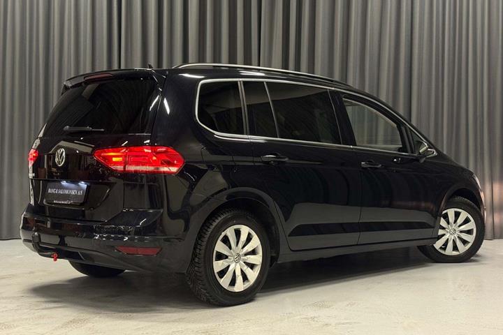 Sort VW Touran fra 2020