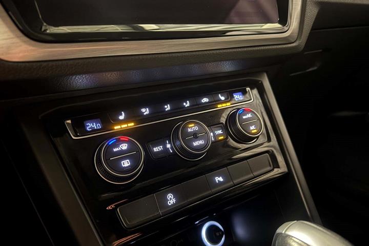Sort VW Touran fra 2020