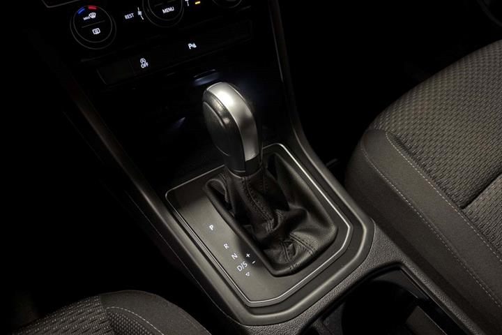 Sort VW Touran fra 2020