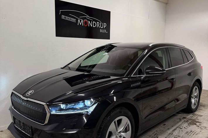 Sort Skoda Enyaq fra 2022 set udefra