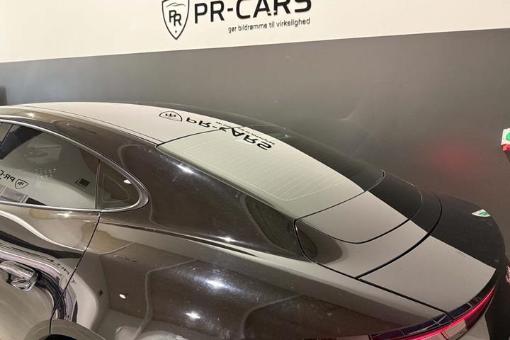 Sort Porsche Taycan fra 2021