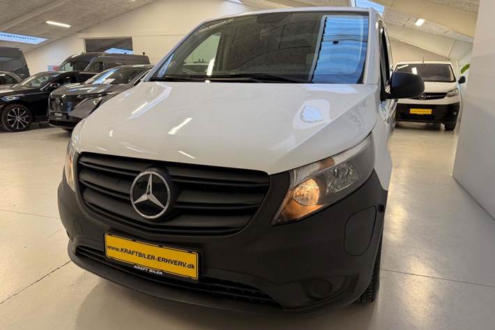 Hvid Mercedes eVito 129 fra 2021