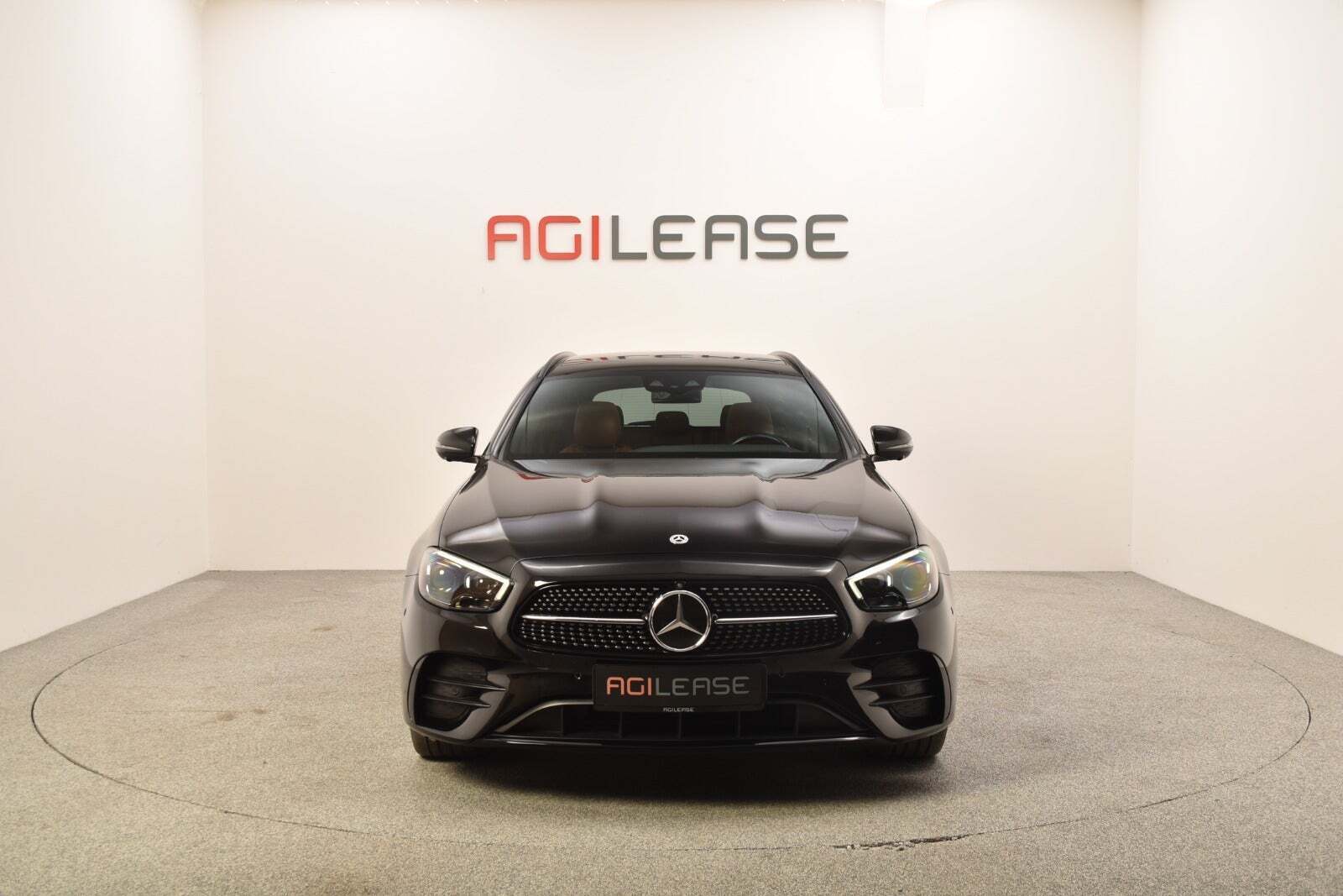 Mercedes E300 de 2,0 AMG Line Night Edition stc. aut.