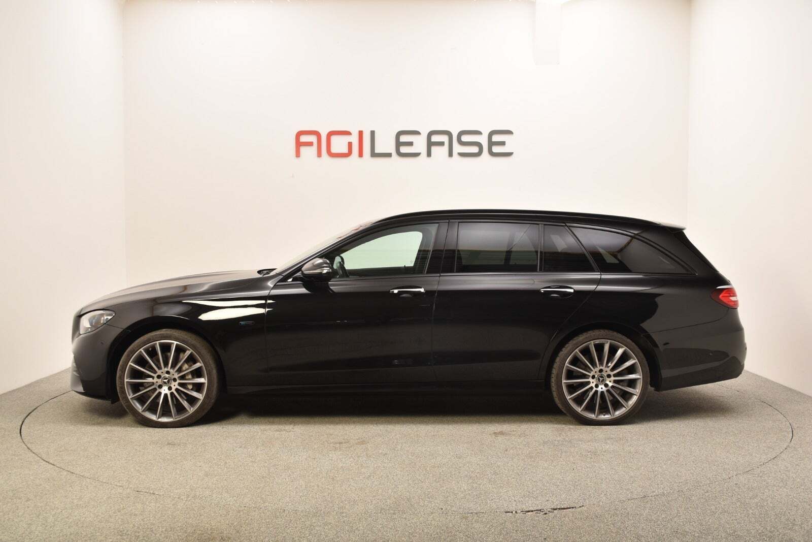 Mercedes E300 de 2,0 AMG Line Night Edition stc. aut.